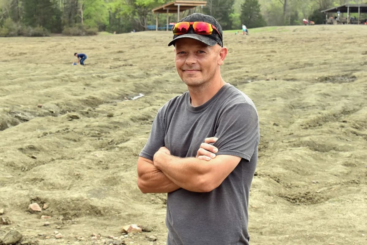 Adam Hardin buscó diamantes durante 10 años y encontró algo que lo dejó sin palabras (Foto: Arkansas State Parks)