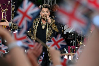 Adam Lambert, con Queen, en la apertura del concierto por el Jubileo de Platino de la reina Isabel II de Inglaterra