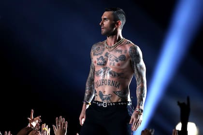 Adam Levine de Maroon 5 durante el Super Bowl LIII en Atlanta, Georgia, EEUU.