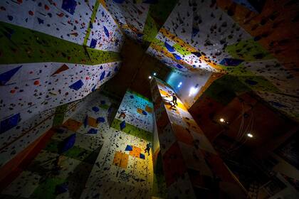 El checo Adam Ondra, uno de los mejores escaladores del mundo, se entrena para los Juegos