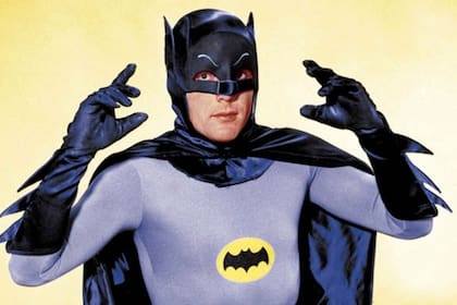 Adam West en el traje de Batman