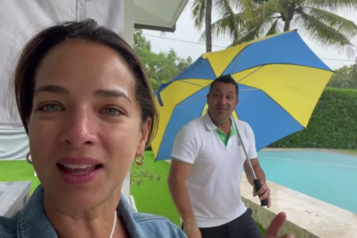 Adamari López sufrió un inconveniente durante las fuertes lluvias en Miami, la presentadora requirió la ayuda de un amigo para resolverlo