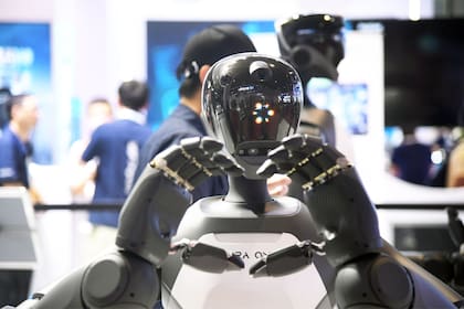 Adcock fundó Figure, una empresa centrada en el desarrollo de robots humanoides