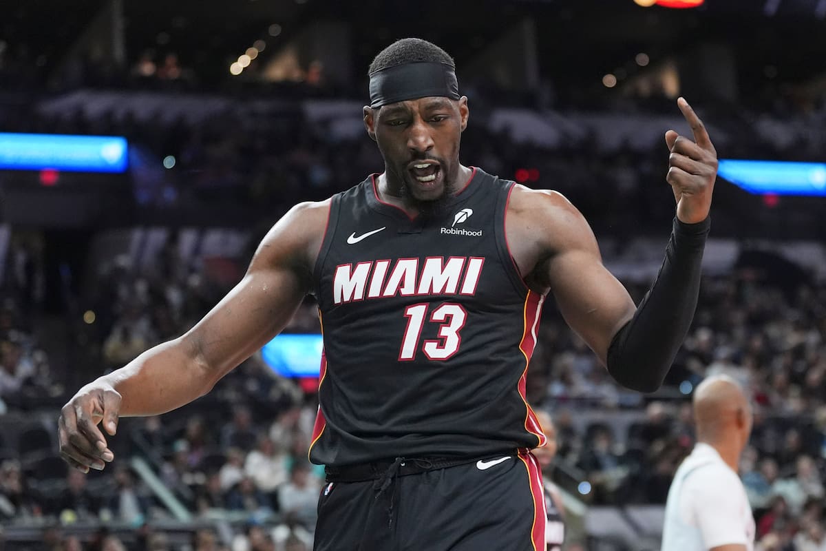 Adebayo anota de 19 pies y suma 30 puntos en la victoria del Heat 105-103 sobre Spurs