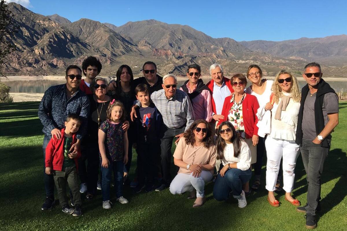 Adela y una dedicatoria muy especial para Laura, Carolina, Fernando, Agustina, Delfina, Patricio y Lola