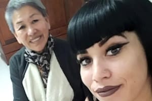 Adelaida Castillo y una de sus hijas