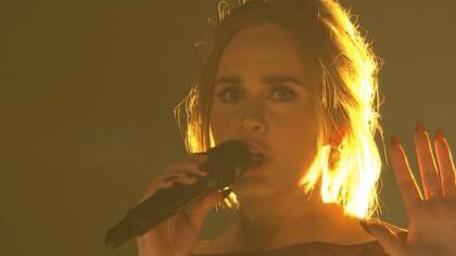 Adele, algo incómoda en los Grammys