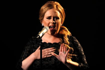Adele cantando ¨Someone like you¨ en los MTV Awrads en 2011