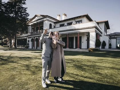 Adele trabaja en una mansión comprada a Sylvester Stallone, pero conserva una estatua de Rocky