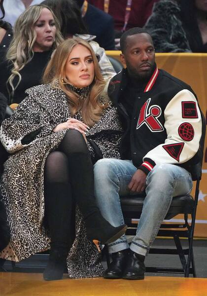 Adele y Rich Paul en un partido de la NBA