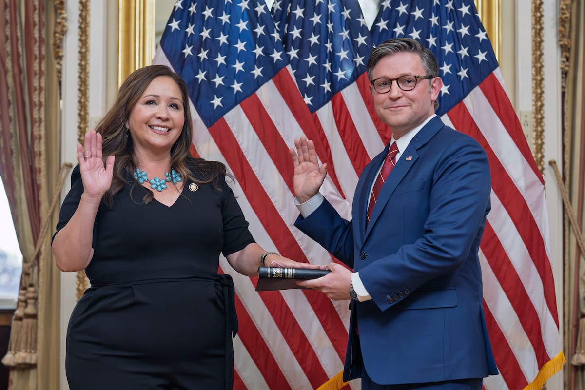 Adelita Grijalva jura como nueva representante de EE. UU., firma petición para votar archivos Epstei