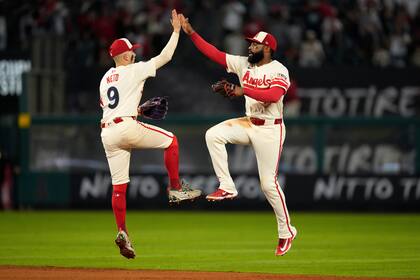 Adell conecta 2 jonrones, Taylor añade uno y Angelinos remontan para vencer 8-6 a Marineros