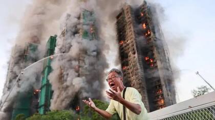 Además de 767 bomberos, se desplegaron 128 camiones de bomberos, 57 ambulancias y unos 400 agentes de policía