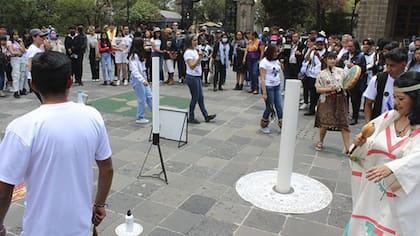 Además de actividades académicas, en CDMX realizaron un ritual en honor al sol como se hacían en la época prehispánica