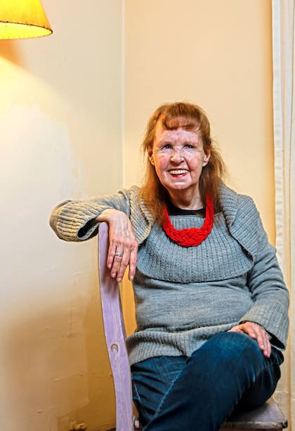 Además de comediante, Rose Farrell es profesora de inglés; tiene cuatro hijas y un nieto, que la va a ver a sus espectáculos y "ya sabe que la abuela dice cualquier cosa", cuenta ella