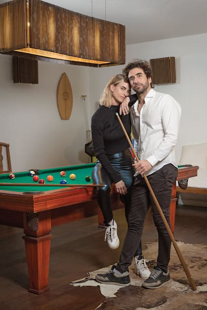 Además de compartir el estilo y la pasión por los deportes, a Coni y a Juan les gusta salir a bailar y hacer programas juntos. “Nos divertimos
mucho”, coinciden.