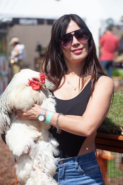 Además de encantadoras mascotas, las gallinas además son ideales para preparar el suelo antes de sembrar.