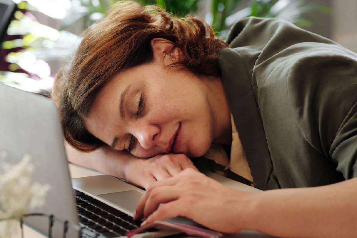 Además de estar relacionada con el sueño, la melatonina tiene diversos beneficios en el cuerpo (Foto Pexels)