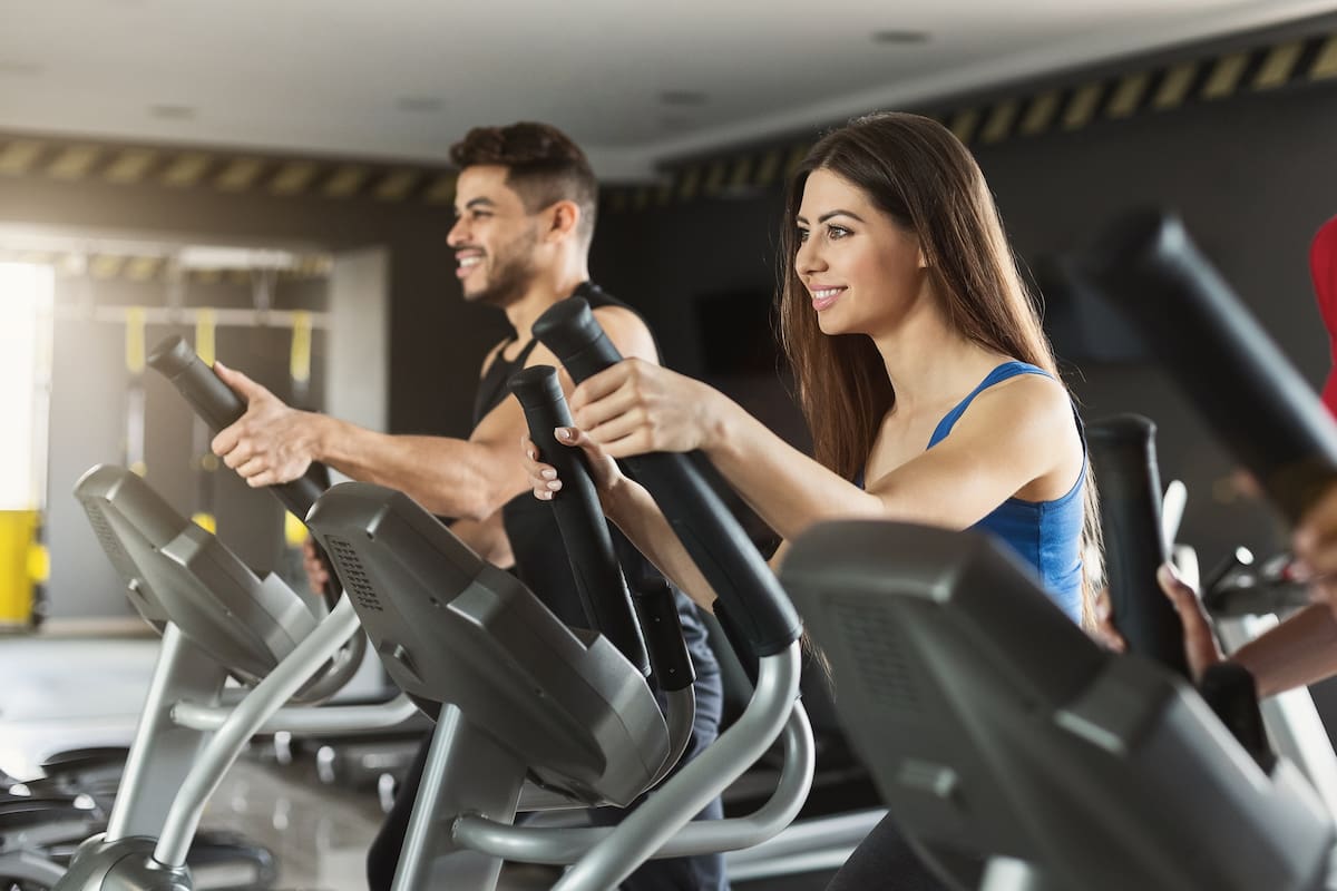 Además de hacer un trabajo aeróbico, el escalador trabaja la musculatura
