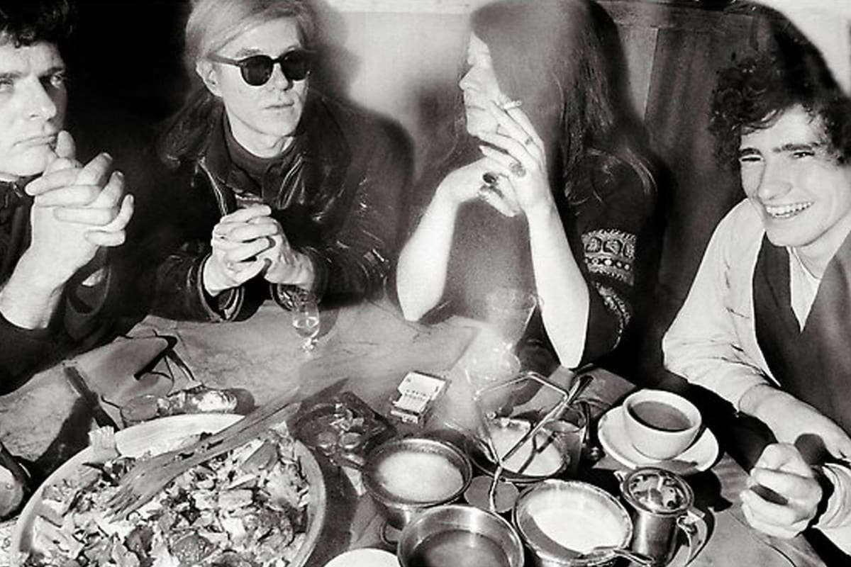 Además de Iggy Pop y David Bowie, Max's Kansas City atrajo la atención de genios y fenómenos como Andy Warhol, Lou Reed, Sid Vicious y William Burroughs