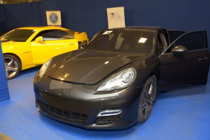 Además de la Porsche Panamera, también serán subastados un Porsche Boxter, una camioneta Range Rover y un Chevrolet Camaro