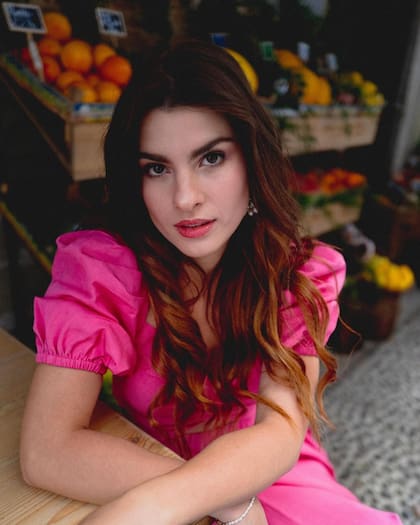 Además de la serie Máxima, durante su estadía en Madrid, Agustina grabó la serie de Prime Video, Serrines, madera de actor