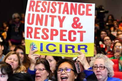 Además de las acciones legales de los estados, organizaciones defensoras de los derechos de los inmigrantes, como la Unión Americana de Libertades Civiles (ACLU), han presentado demandas en tribunales federales (Archivo)