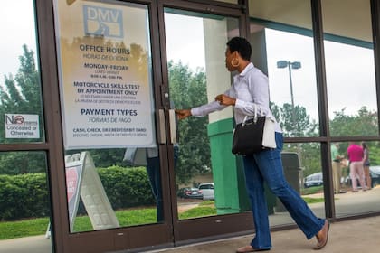 Además de las licencias, la nueva sede del DMV de Carolina del Norte podría atender trámites de placas, registro y titularidad de vehículo