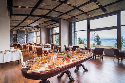 Además de las pistas, la ciudad fueguina ofrece motos de nieve, vuelos en helicóptero, paseos nocturnos, spas y una excelente gastronomía