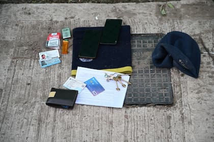 Además de las tres camionetas robadas, la Policía secuestro tres celulares y una bolsa con tres dosis de tusi