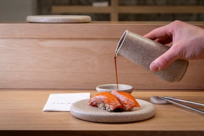 Además de los handroll, la propuesta gastronómica, contempla piezas icónicas del sushi.