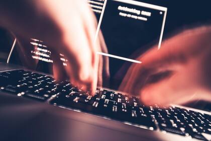 Además de los métodos habituales mediante archivos adjuntos y accesos remotos no autorizados, los ataques con ransomware ahora apelan a sobornos para concretar el secuestro de datos en redes corporativas