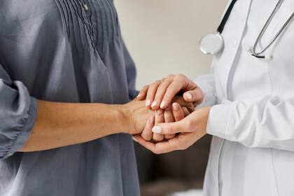 Además de mejorar procesos, la inteligencia artificial también puede aportar a la dimensión emocional del cuidado médico