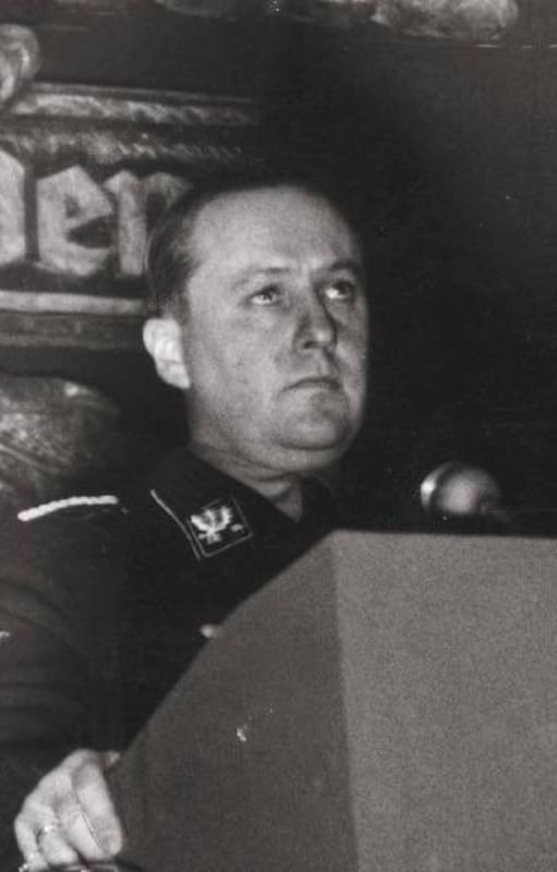 Además de ministro de agricultura, Richard Walther Darré fue jefe de la Oficina de Raza y Asentamiento de las SS, vinculada a la idea de “pureza” racial