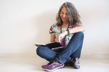 Además de narradora, la autora es profesora de yoga, traductora y música
