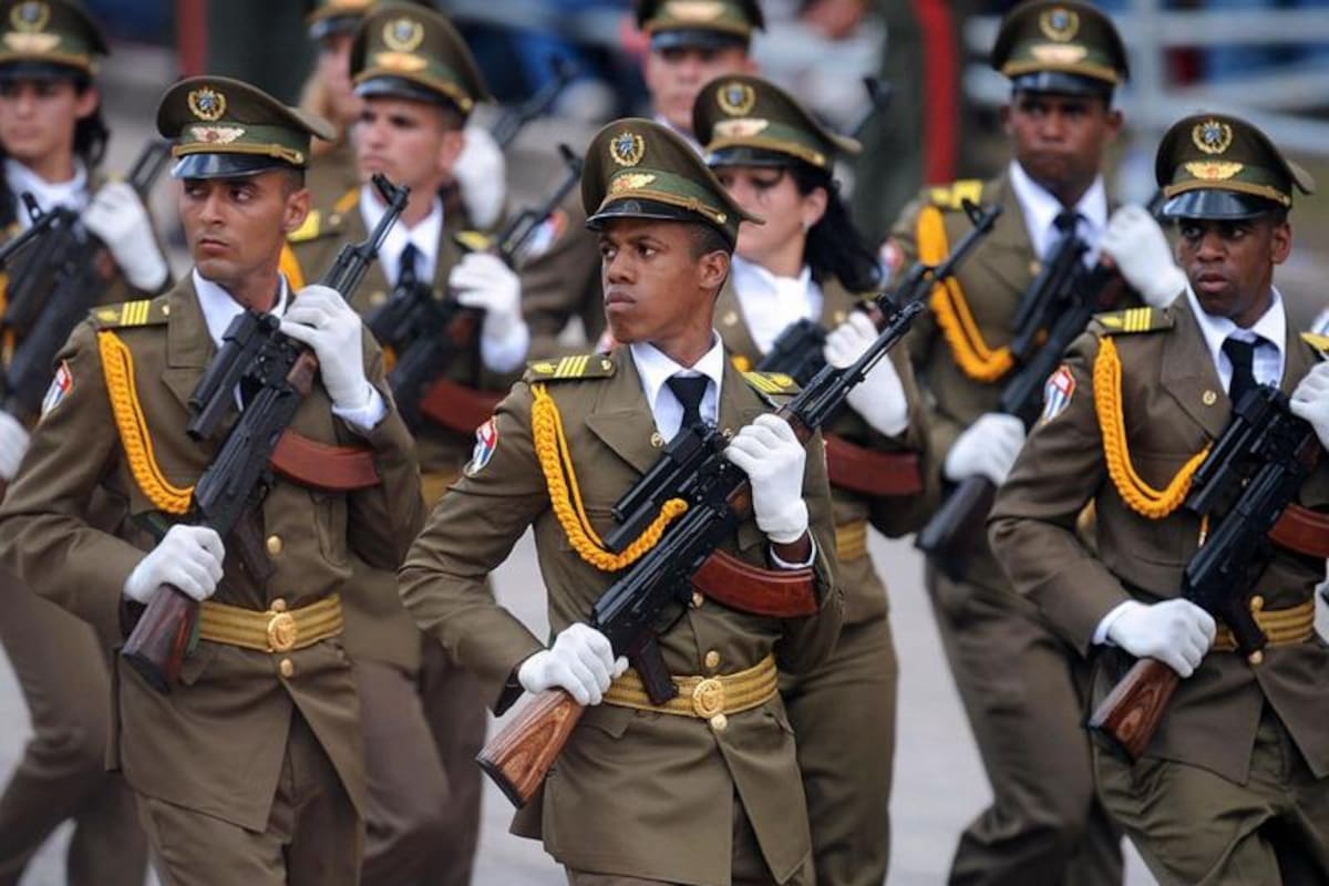 Además de participar en varios desfiles en Venezuela, delegaciones militares cubanas han estado involucradas en otras actividades fuera de la vista del público