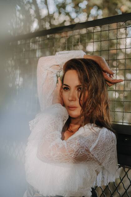 Además de su carrera como solista, Valeria se luce como compositora. Escribió canciones para David Bisbal, Carlos Rivera y para las cortinas musicales de la telenovela "Los ricos no piden permiso" y la serie "Frágiles".