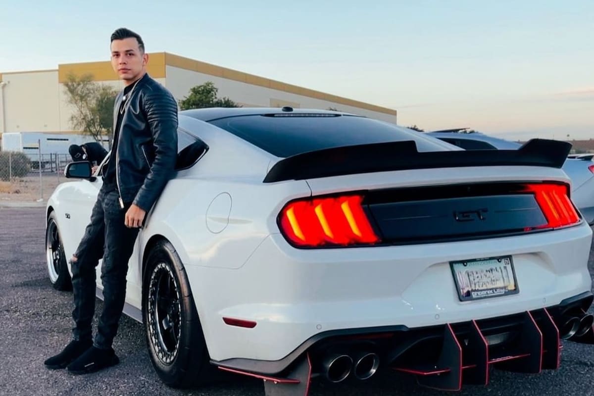 Además de su trayectoria en la música, Carlos Parra era aficionado a los autos deportivos