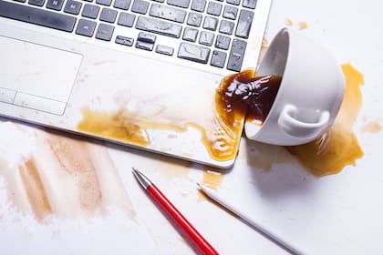 Además de tener efectos negativos en el sistema endocrino, el café puede interferir en la absorción de minerales esenciales para el equilibrio hormonal, como el hierro y el calcio