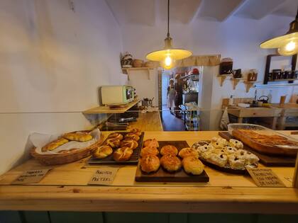Además de tortas, hay brioches y pretzels.