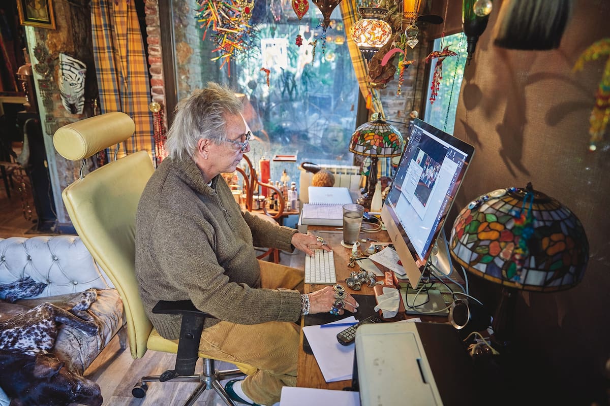 Además de trabajar a fondo en la búsqueda de su nuevo elenco, hace a Jacinta, un personaje que sale en vivo desde su Instagram