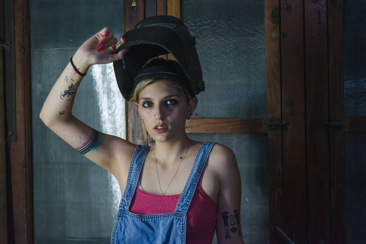 Además de trabajar como electricista, Profe Bahía es docente y genera contenido en su cuenta de TikTok