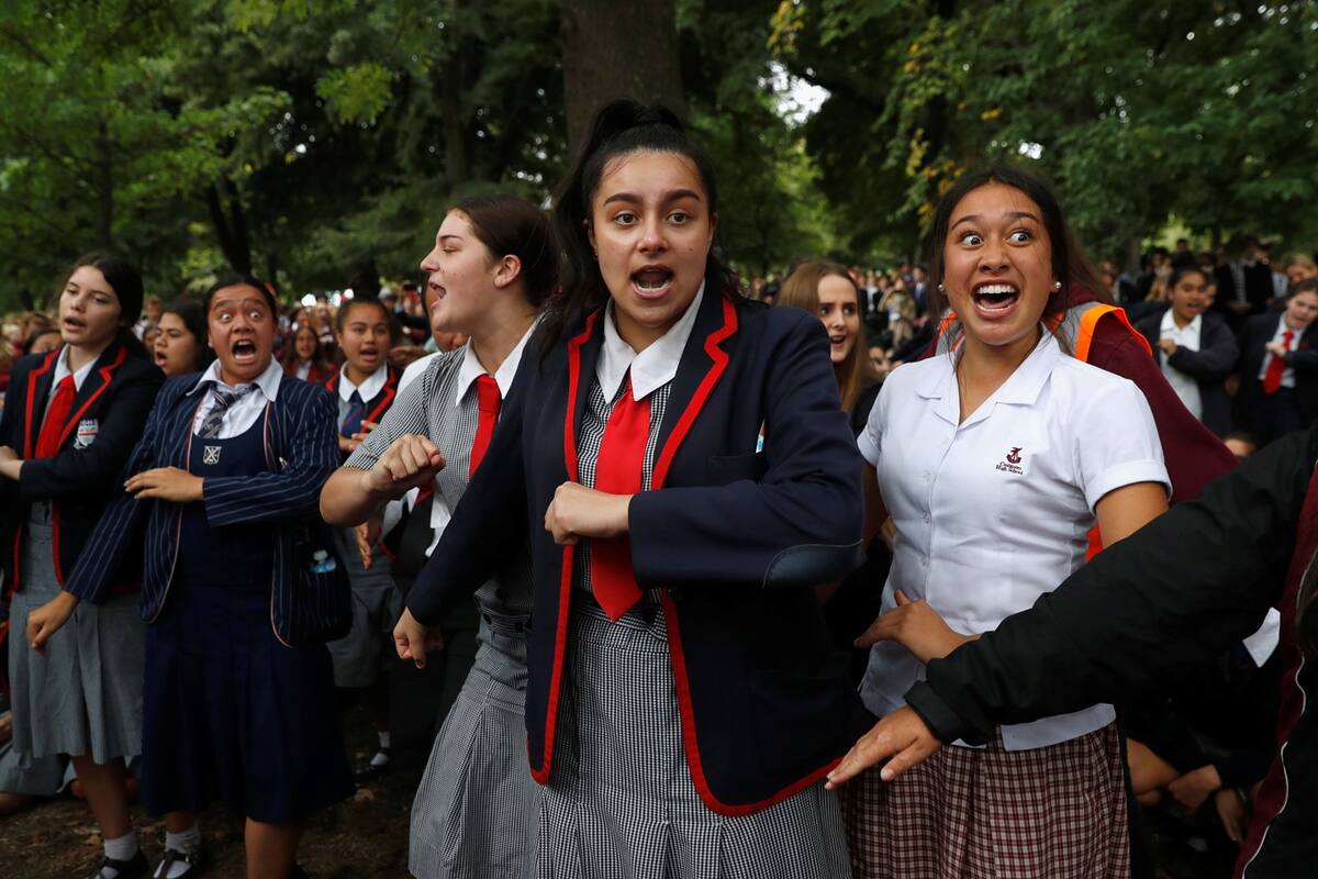 Además de un grito de guerra, la danza maorí es una ceremonia de luto