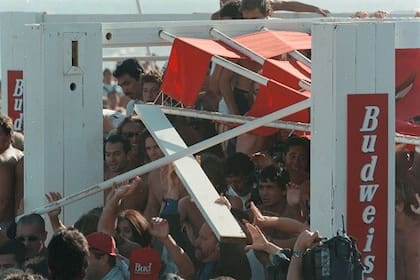 Además del acoso y las agresiones que sufrió la actriz de Baywatch, el parador esteño también fue destrozado