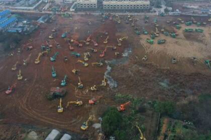 Además del hospital que se terminará en seis días, las autoridades tienen prevista la construcción de otro centro sanitario para dentro de dos semanas