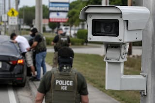 Revelan cómo agentes del ICE en Illinois accedieron a cámaras de universidades para rastrear placas de autos