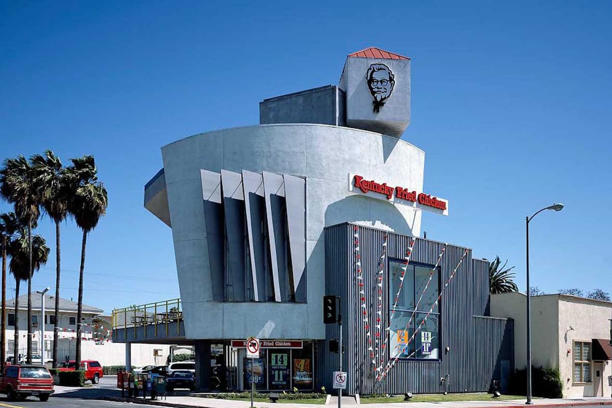 Además del nuevo Saucy Sandwich, KFC añadió dos nuevos menús de 5 dólares a su línea económica Taste of KFC Deals (Archivo)