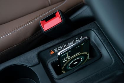 Además del sistema OnStar, el Cruze Premier cuenta con varios accesorios tecnológicos, como el sistema de carga inalámbrica de smartphones