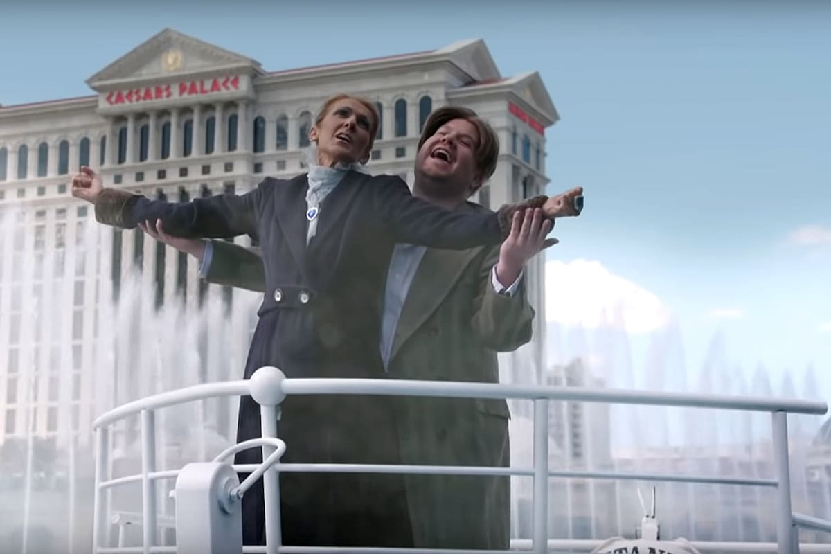 Además, la cantante canadiense regaló algunos de los diez mil pares de zapatos que atesora, durante un paseo por La Vegas