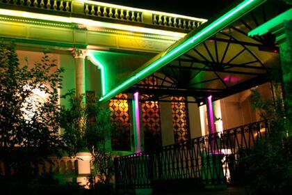 Además otra persona resultó herida; la Policía busca al agresor, que se dio a la fuga